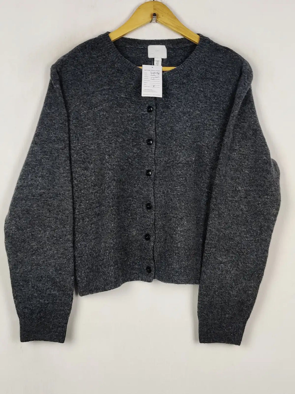 Buy online pre-used pre-loved 100% authentic & Original branded H&M (LS-19798) available in Pakistan. Top international brands avilable.