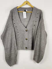 Buy online pre-used pre-loved 100% authentic & Original branded H&M (LS-19812) available in Pakistan. Top international brands avilable.