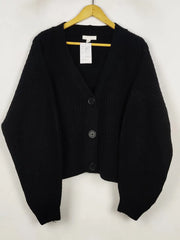Buy online pre-used pre-loved 100% authentic & Original branded H&M (LS-19857) available in Pakistan. Top international brands avilable.