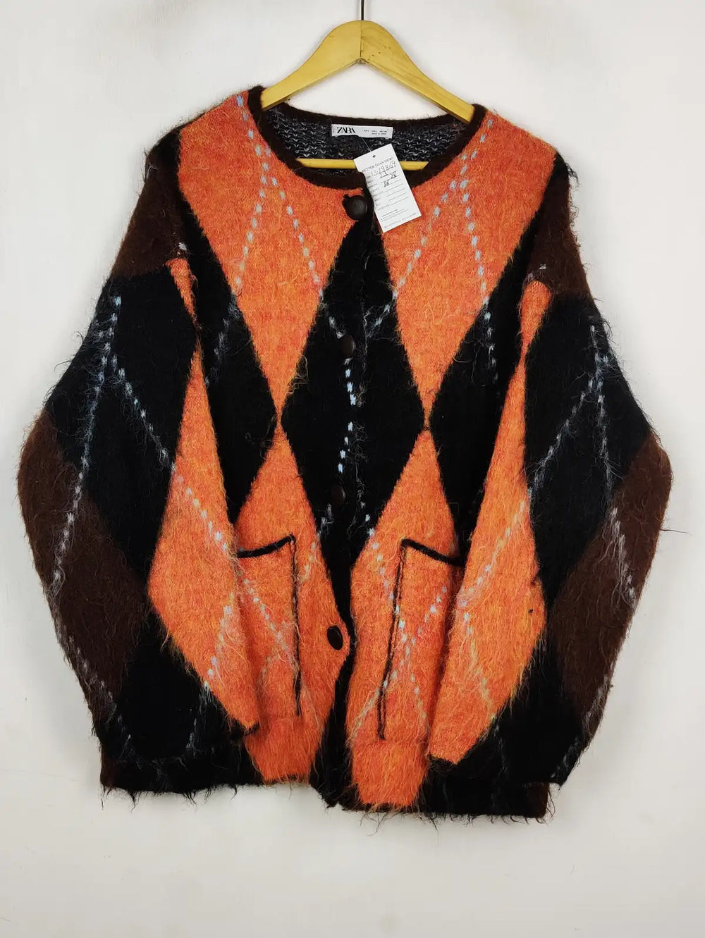 Buy online pre-used pre-loved 100% authentic & Original branded Zara (LS-19869) available in Pakistan. Top international brands avilable.