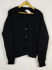 Buy online pre-used pre-loved 100% authentic & Original branded Pieces (LS-19884) available in Pakistan. Top international brands avilable.