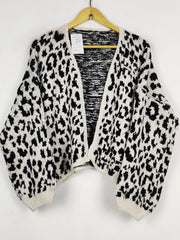 Buy online pre-used pre-loved 100% authentic & Original branded Unknown Brand (LS-19932) available in Pakistan. Top international brands avilable.