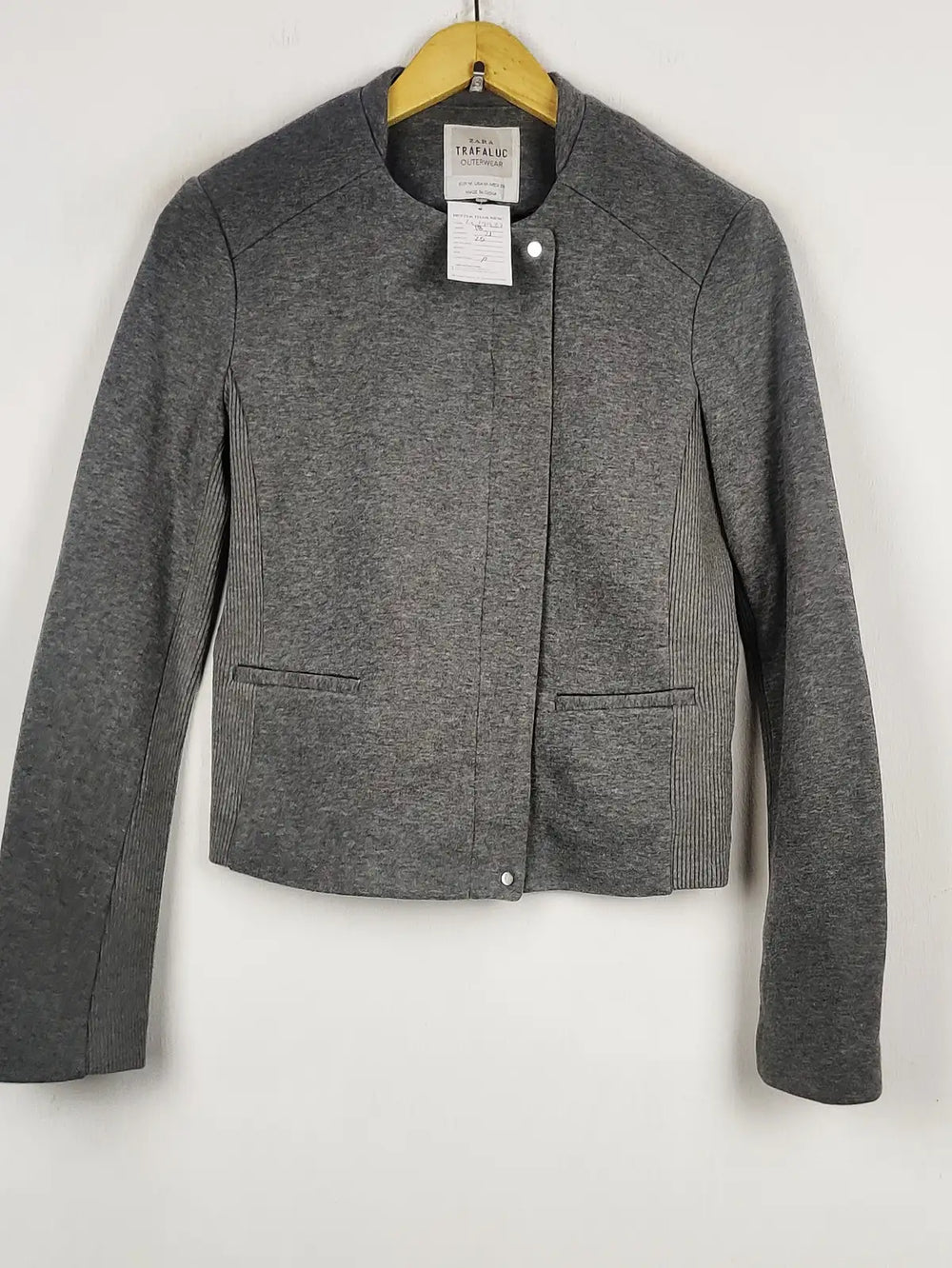 Buy online pre-used pre-loved 100% authentic & Original branded Zara (LS-19937) available in Pakistan. Top international brands avilable.