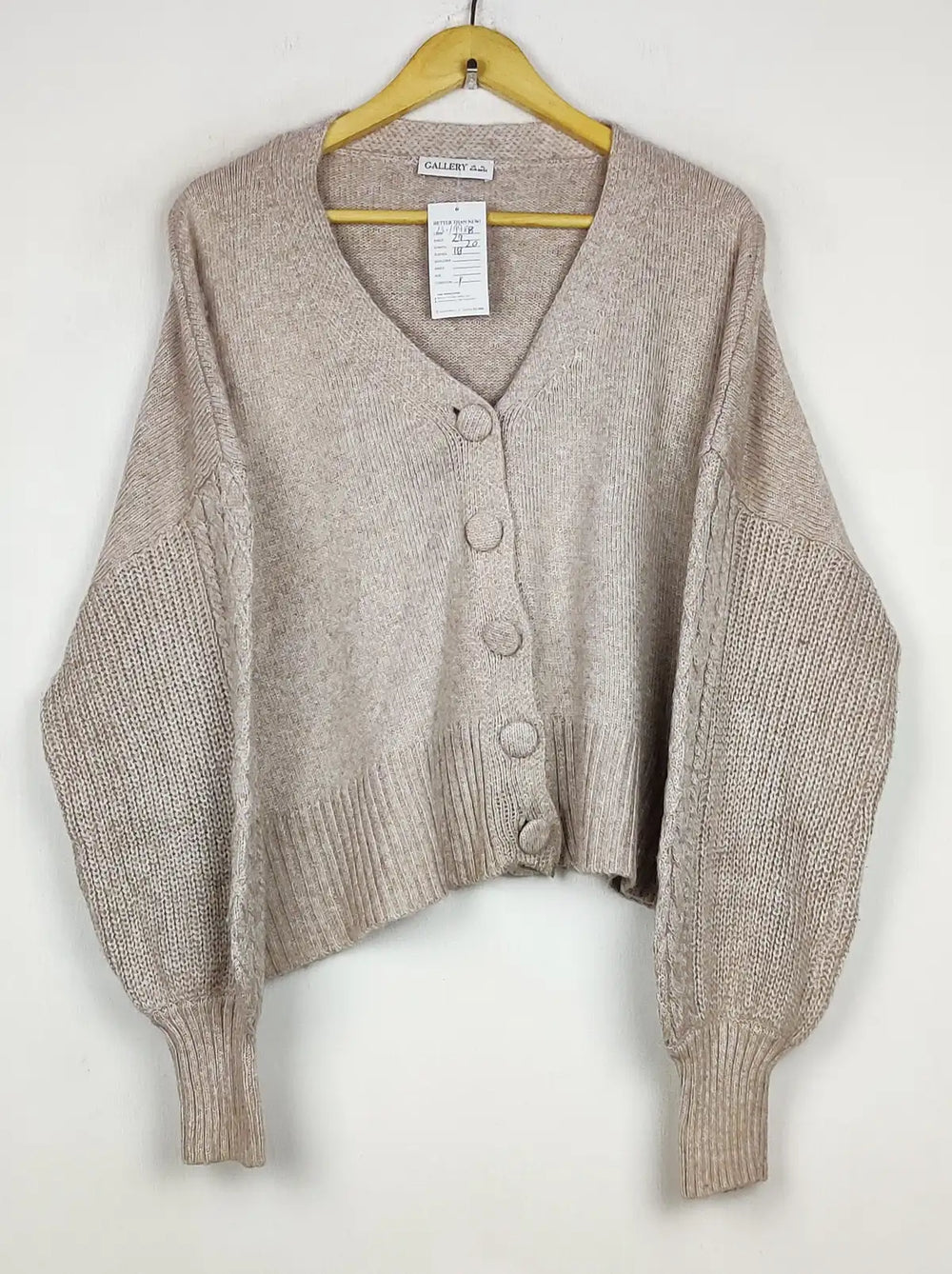 Buy online pre-used pre-loved 100% authentic & Original branded Gallery (LS-19988) available in Pakistan. Top international brands avilable.
