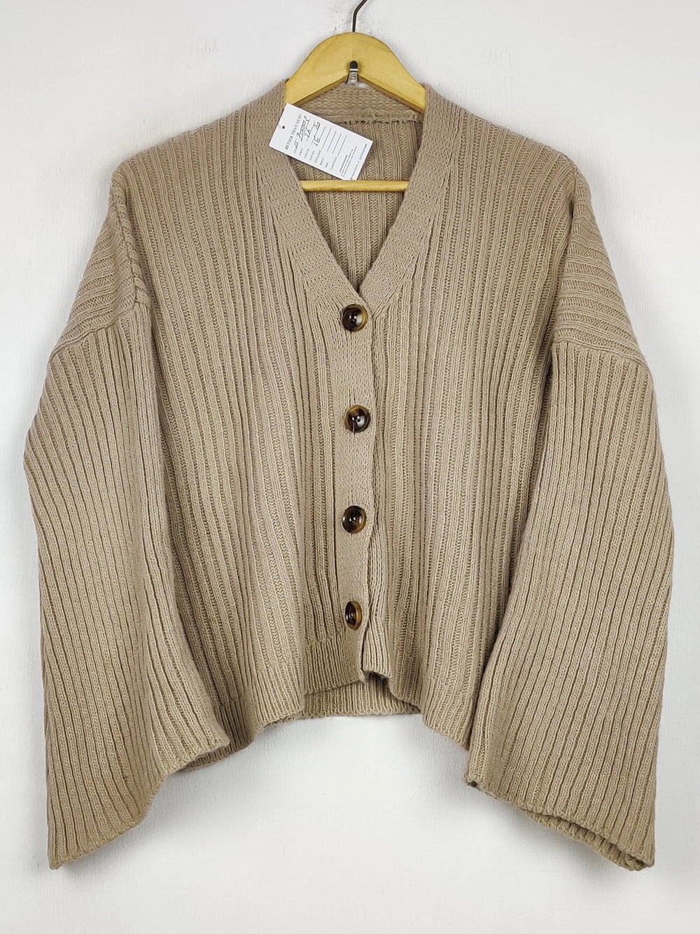 Buy online pre-used pre-loved 100% authentic & Original branded Unknown Brand (LS-20003) available in Pakistan. Top international brands avilable.