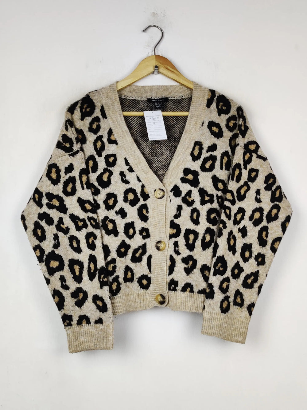 Buy online pre-used pre-loved 100% authentic & Original branded New Look (LS-20075) available in Pakistan. Top international brands avilable.