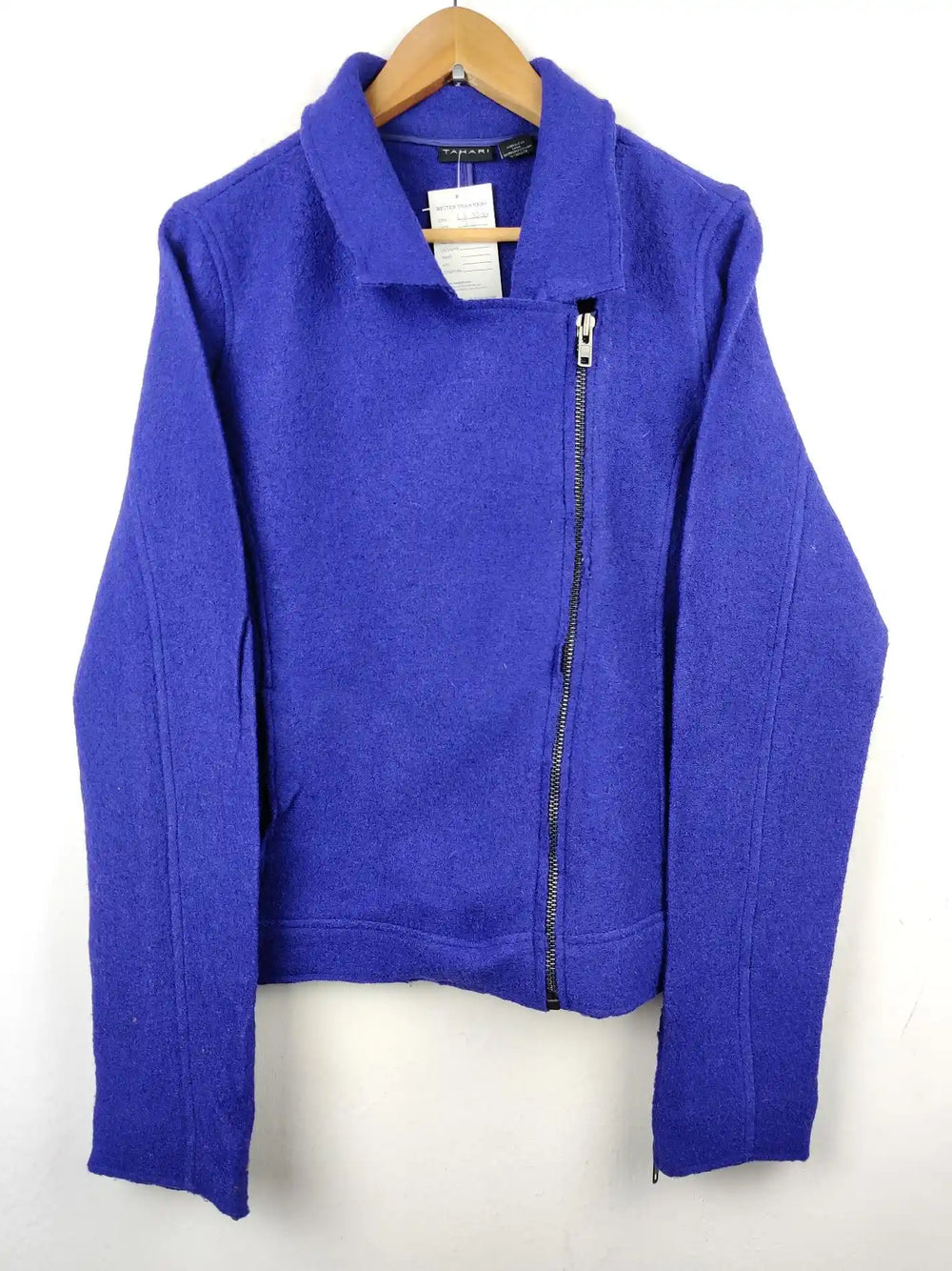 Buy online pre-used pre-loved 100% authentic & Original branded Tahari (LS-5230) available in Pakistan. Top international brands avilable.