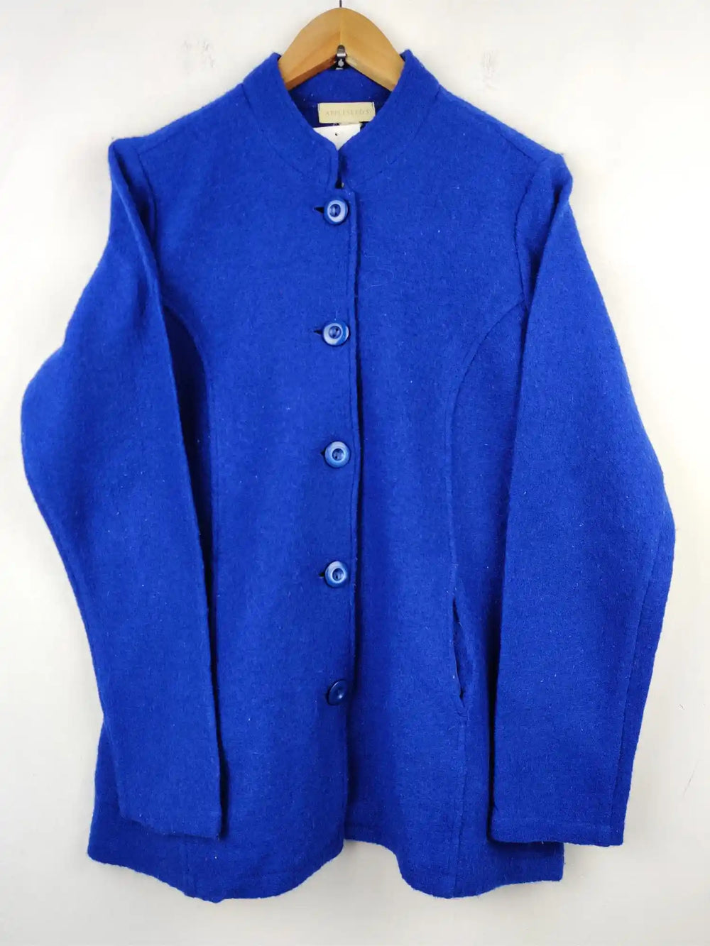 Buy online pre-used pre-loved 100% authentic & Original branded Apple Seeds (LS-5420) available in Pakistan. Top international brands avilable.