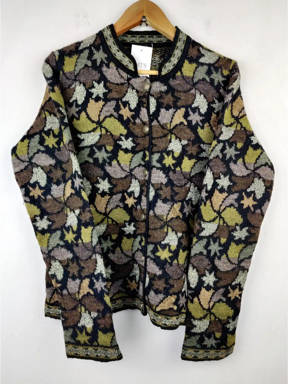 Buy online pre-used pre-loved 100% authentic & Original branded Unknown Brand (LS-5430) available in Pakistan. Top international brands avilable.