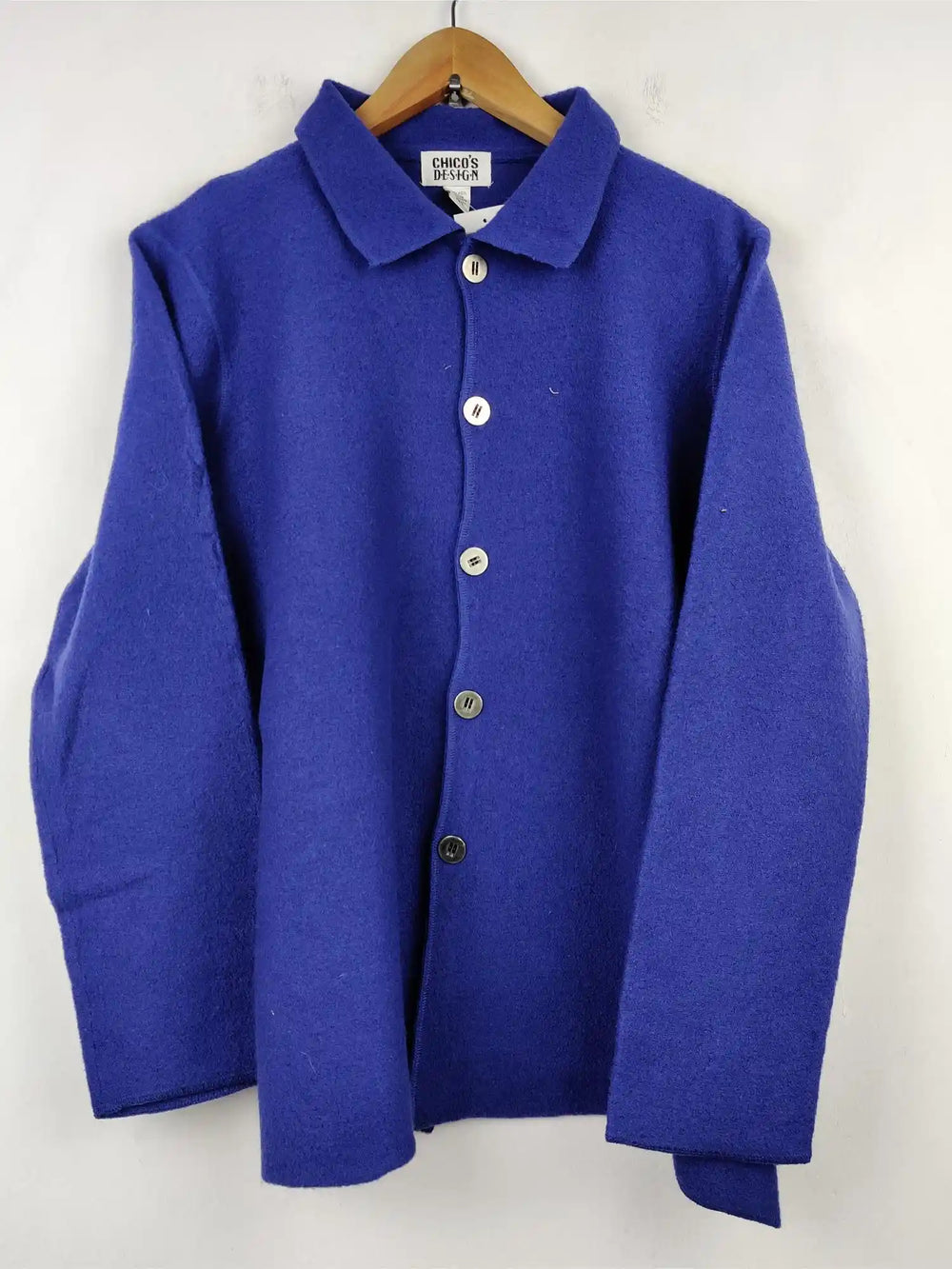 Buy online pre-used pre-loved 100% authentic & Original branded Chicos Design (LS-5443) available in Pakistan. Top international brands avilable.