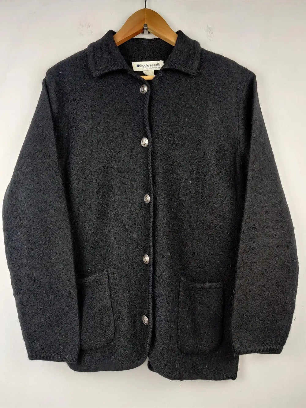 Buy online pre-used pre-loved 100% authentic & Original branded Apple Seeds (LS-5449) available in Pakistan. Top international brands avilable.