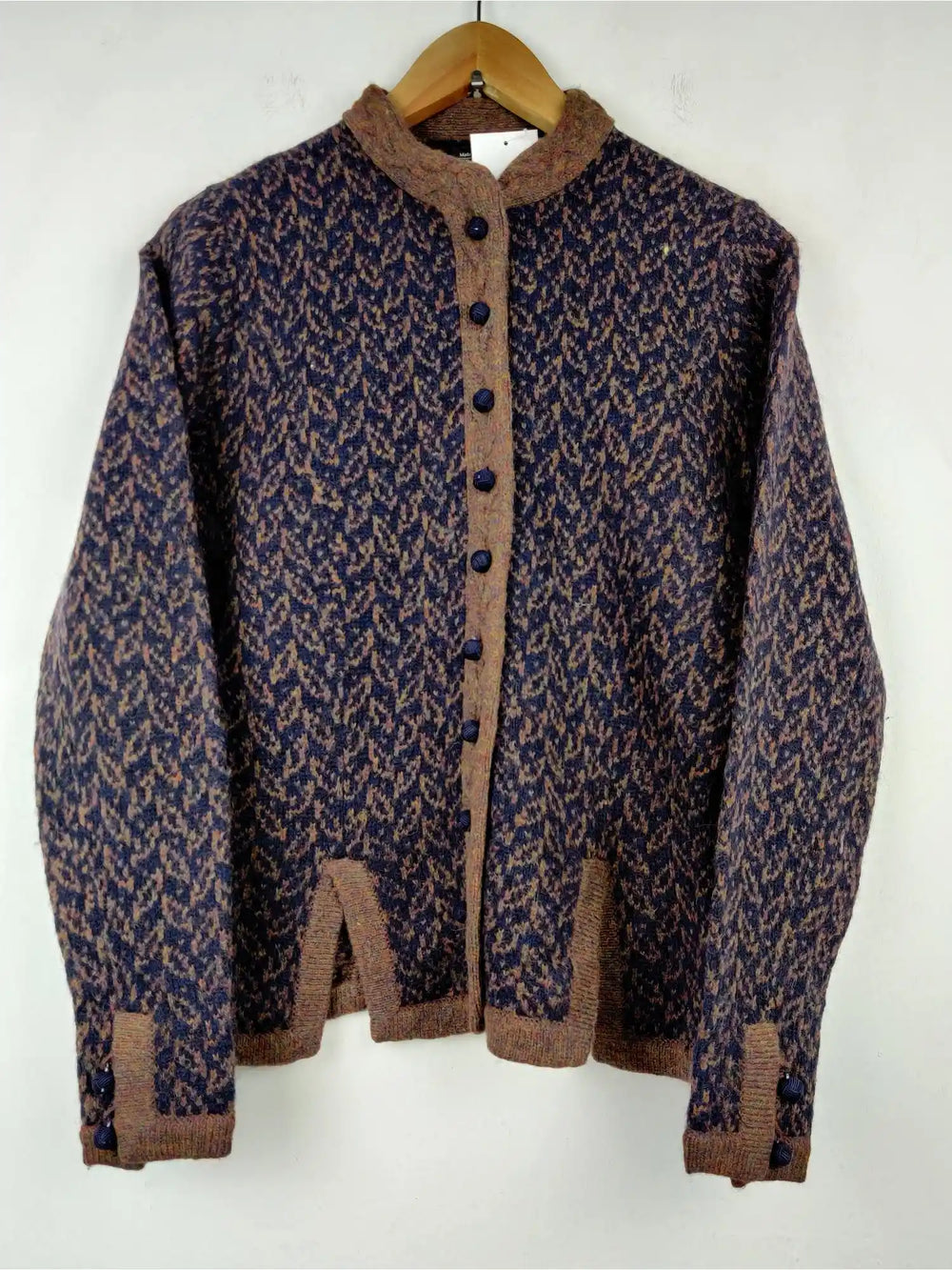 Buy online pre-used pre-loved 100% authentic & Original branded J.Peterman Company (LS-5459) available in Pakistan. Top international brands avilable.