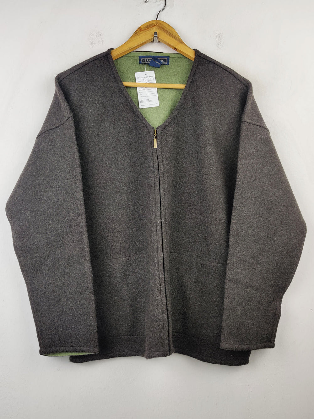 Buy online pre-used pre-loved 100% authentic & Original branded Harman Geist (LS-6064) available in Pakistan. Top international brands avilable.