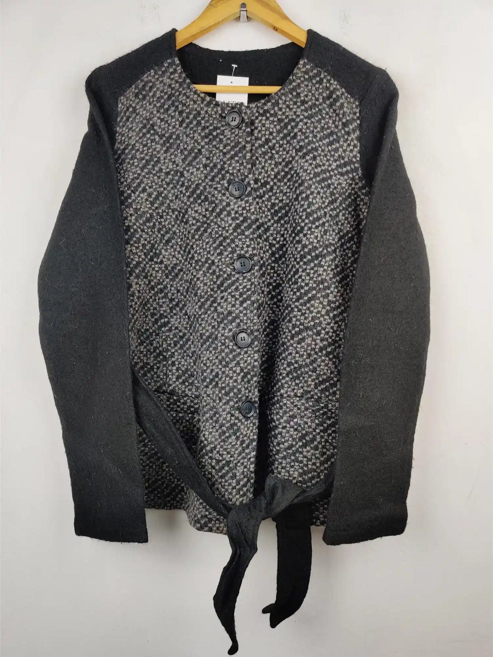 Buy online pre-used pre-loved 100% authentic & Original branded Unknown Brand (LS-6232) available in Pakistan. Top international brands avilable.