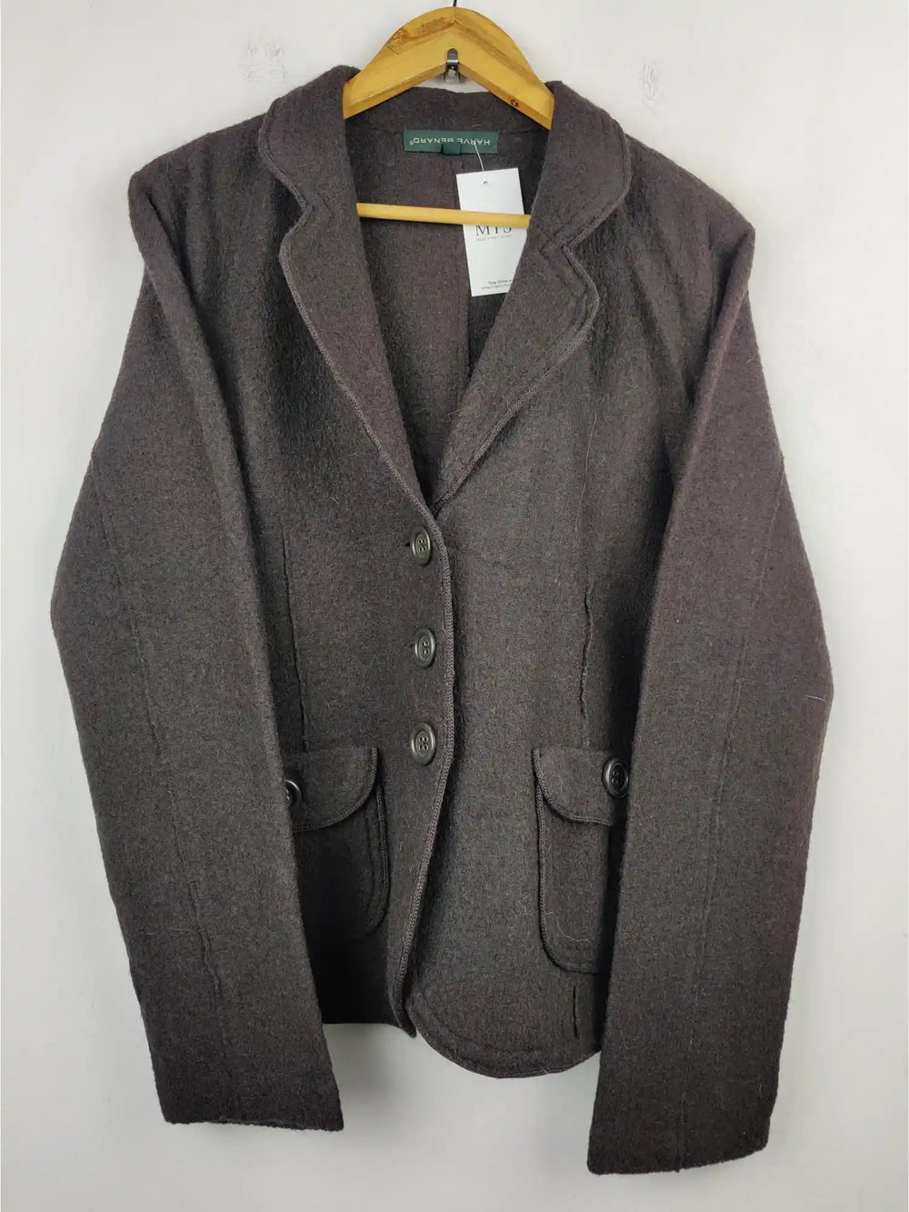 Buy online pre-used pre-loved 100% authentic & Original branded Harve Benard (LS-6249) available in Pakistan. Top international brands avilable.