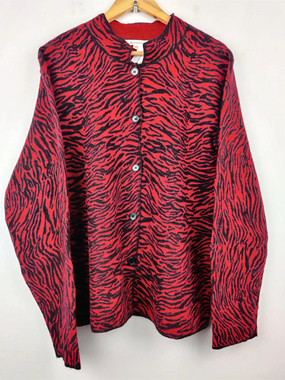 Buy online pre-used pre-loved 100% authentic & Original branded Jm Collection (LS-6318) available in Pakistan. Top international brands avilable.