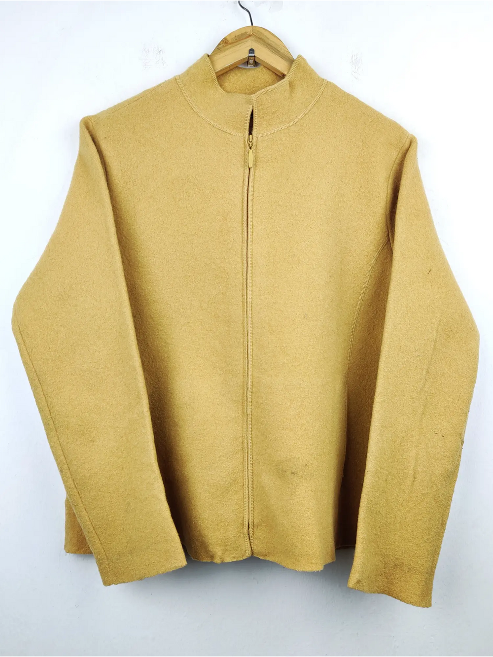 Buy online pre-used pre-loved 100% authentic & Original branded Eileen Fisher (LS-6492) available in Pakistan. Top international brands avilable.