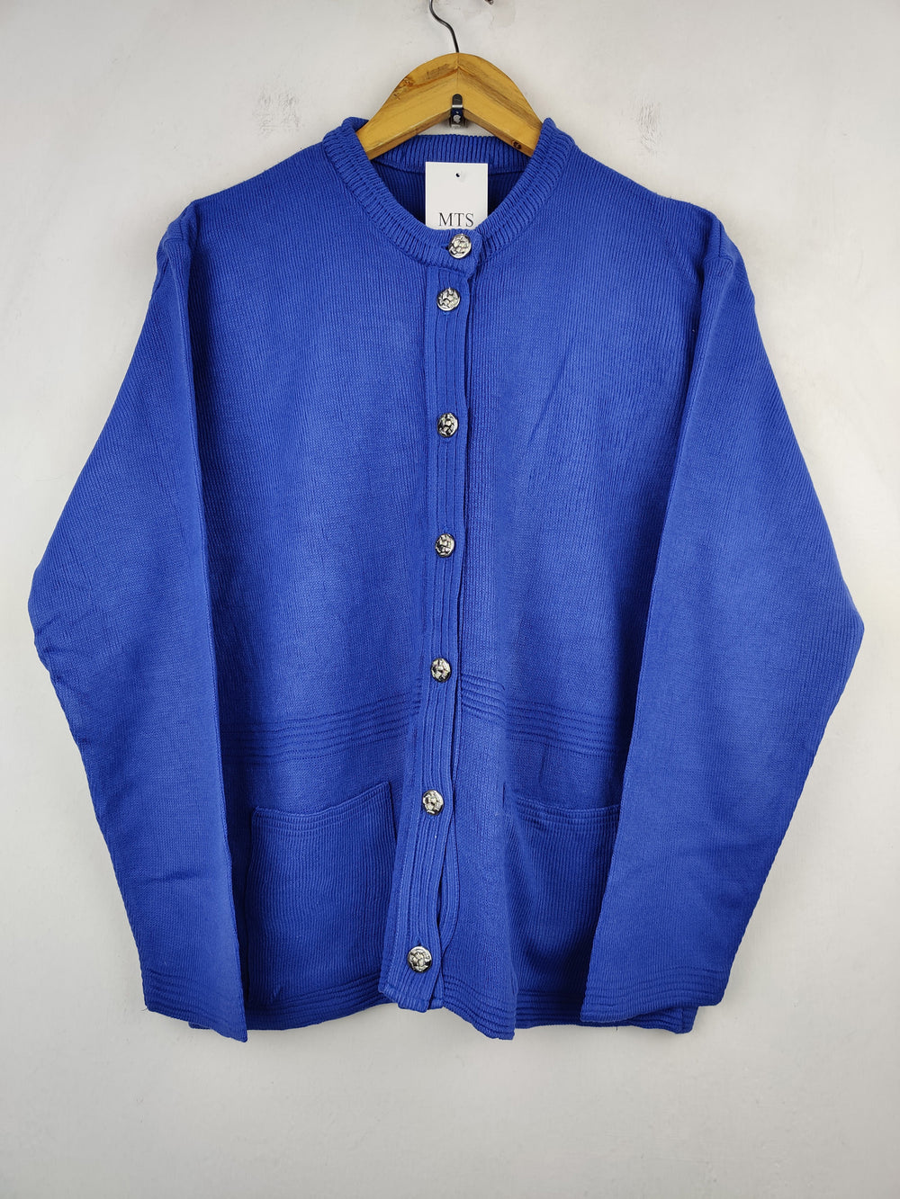 Buy online pre-used pre-loved 100% authentic & Original branded Unknown Brand (LS-6736) available in Pakistan. Top international brands avilable.