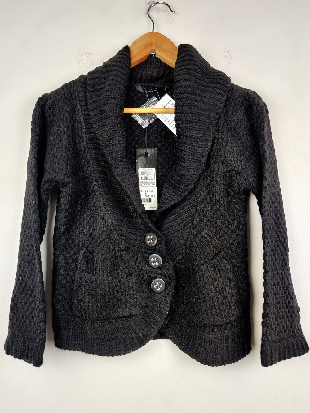 Buy online pre-used pre-loved 100% authentic & Original branded Vero Moda (LS-6938) available in Pakistan. Top international brands avilable.