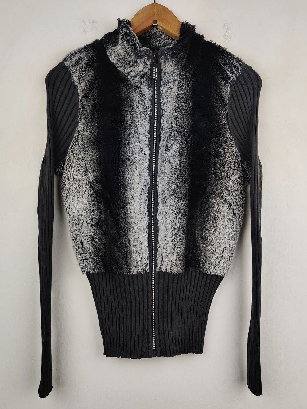 Buy online pre-used pre-loved 100% authentic & Original branded Belldini (LS-7035) available in Pakistan. Top international brands avilable.