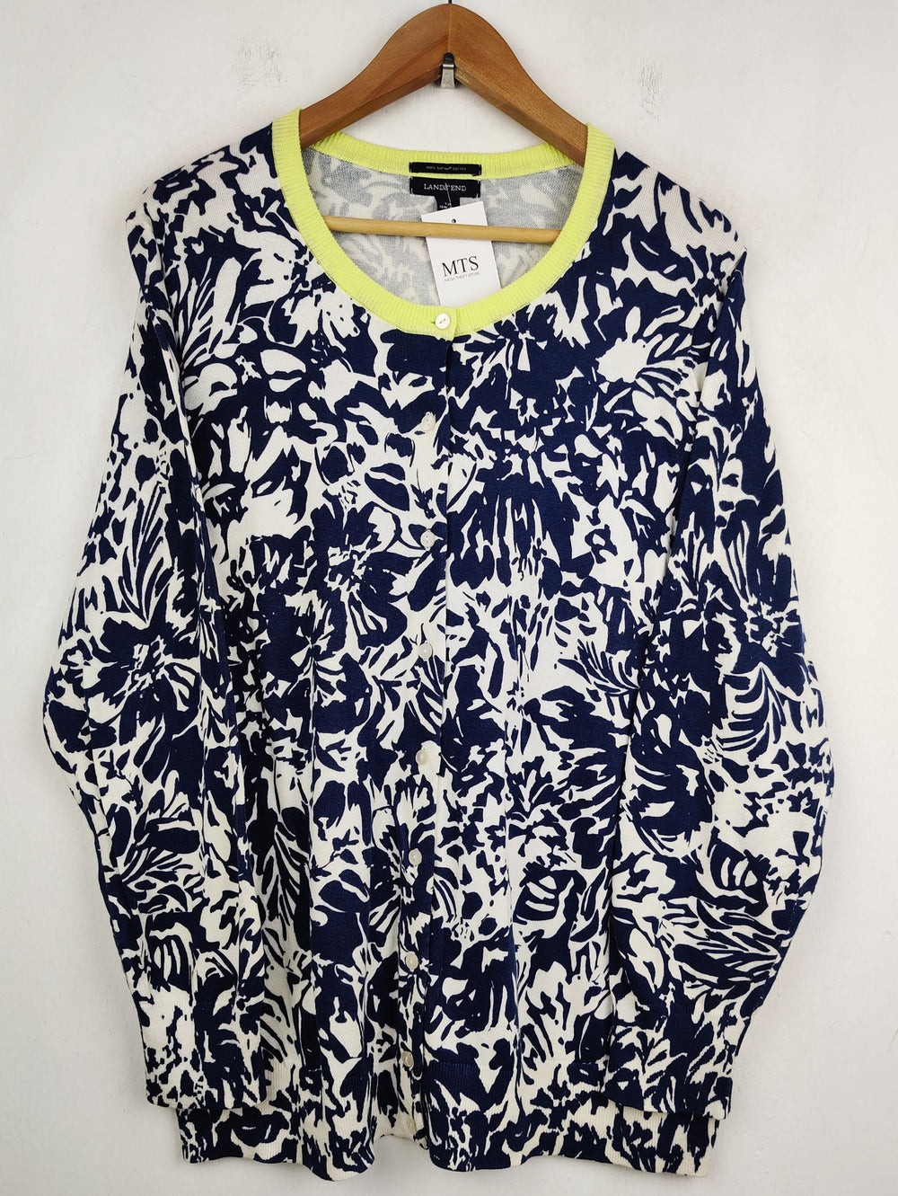 Buy online pre-used pre-loved 100% authentic & Original branded Lands End (LS-7050) available in Pakistan. Top international brands avilable.