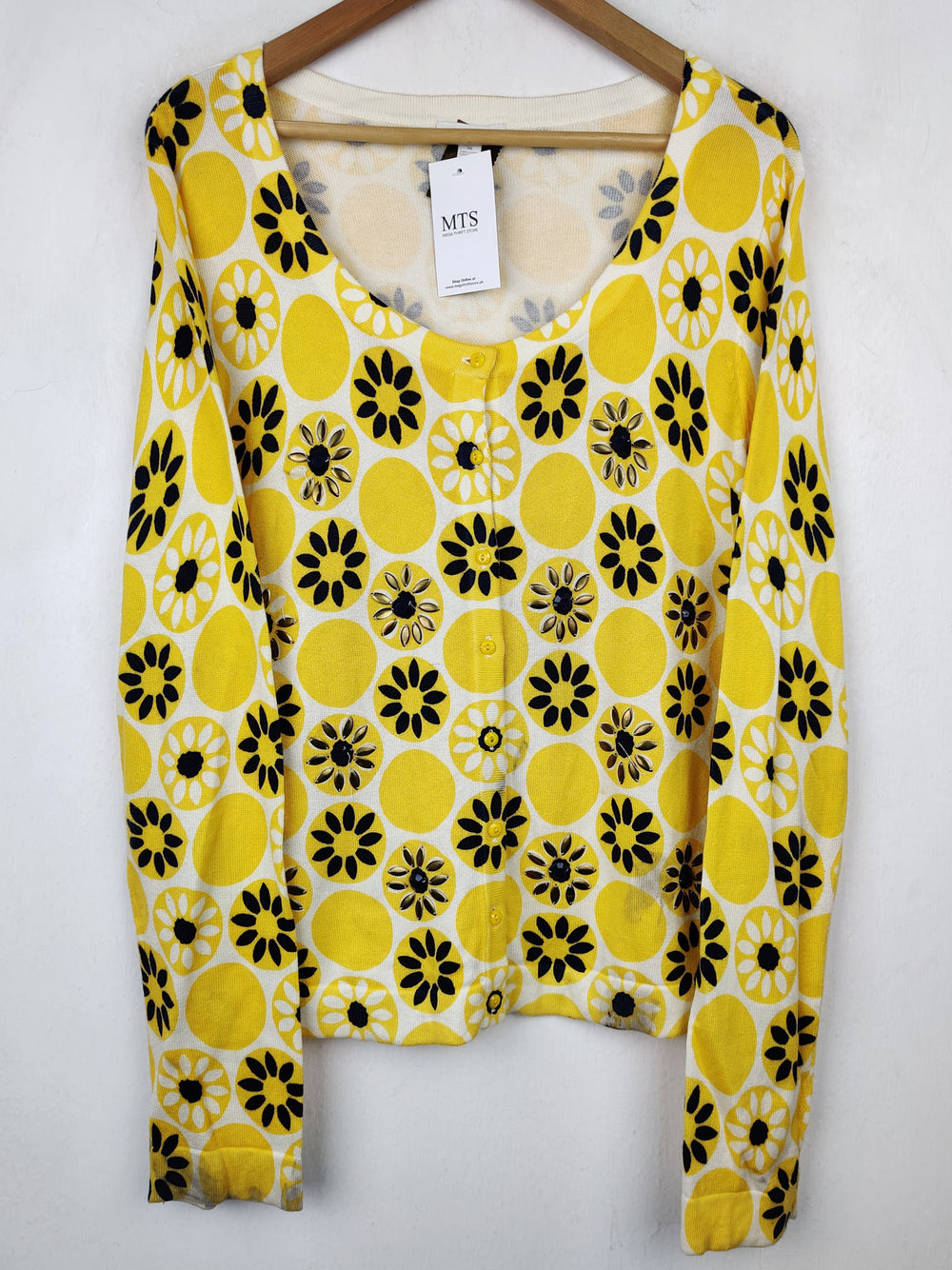 Buy online pre-used pre-loved 100% authentic & Original branded Charter Club (LS-7102) available in Pakistan. Top international brands avilable.