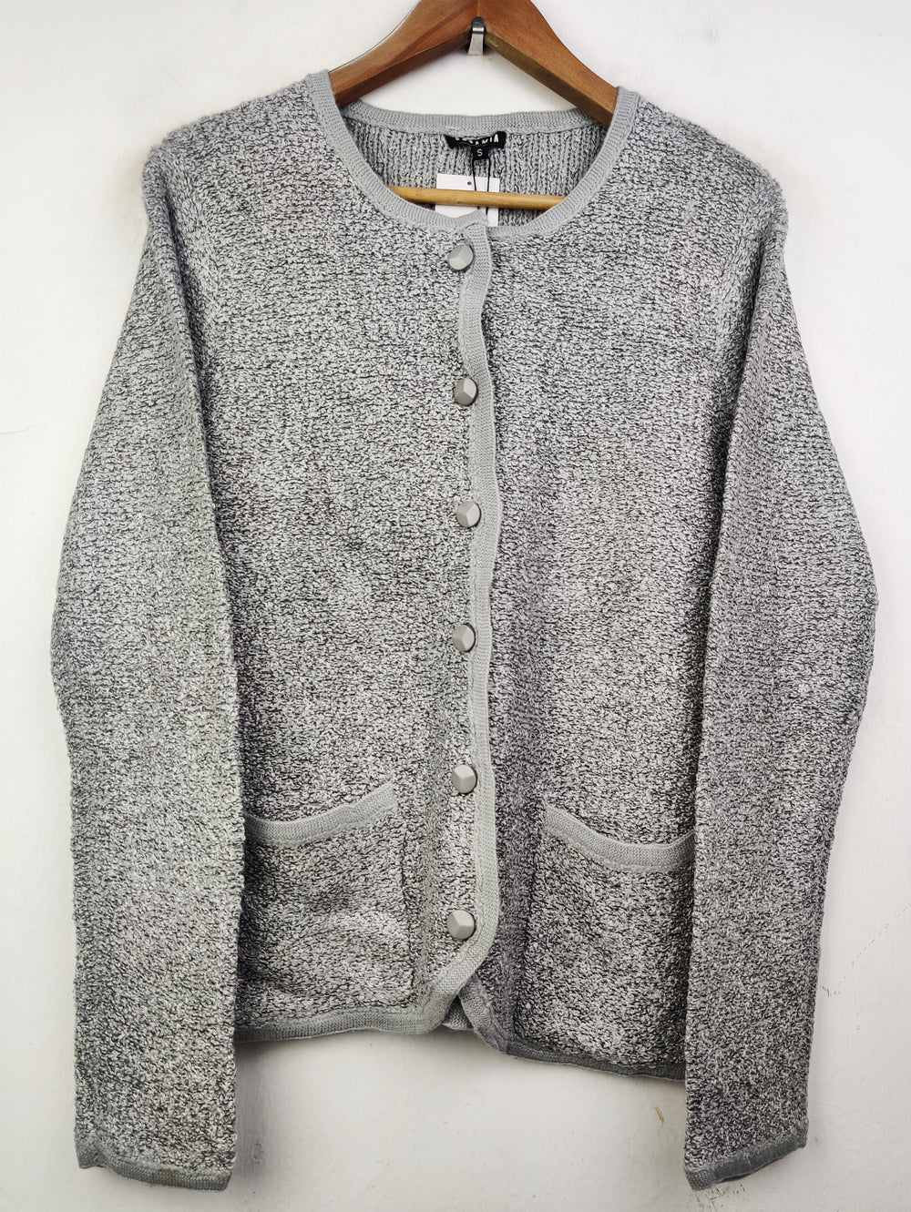 Buy online pre-used pre-loved 100% authentic & Original branded Casamia (LS-7220) available in Pakistan. Top international brands avilable.