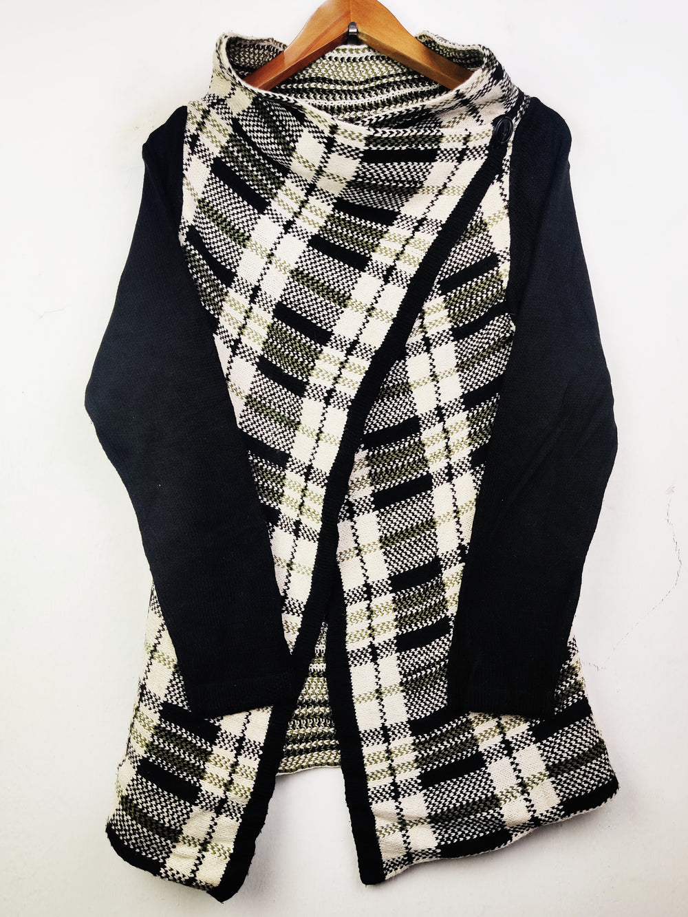 Buy online pre-used pre-loved 100% authentic & Original branded Only (LS-7231) available in Pakistan. Top international brands avilable.