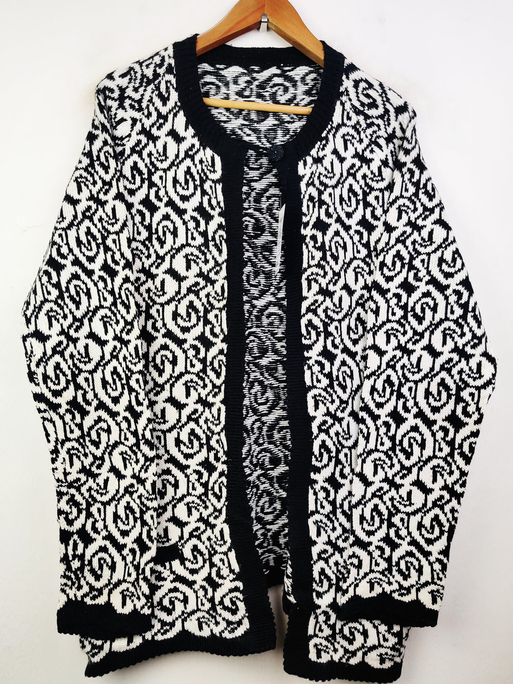 Buy online pre-used pre-loved 100% authentic & Original branded Unknown Brand (LS-7259) available in Pakistan. Top international brands avilable.