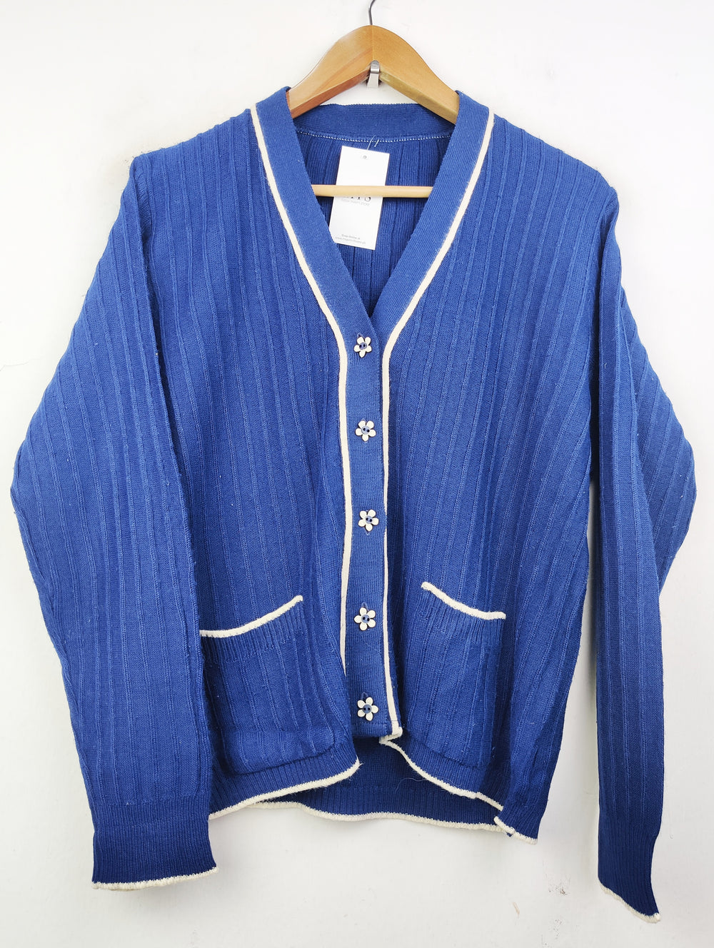 Buy online pre-used pre-loved 100% authentic & Original branded Unknown Brand (LS-7265) available in Pakistan. Top international brands avilable.