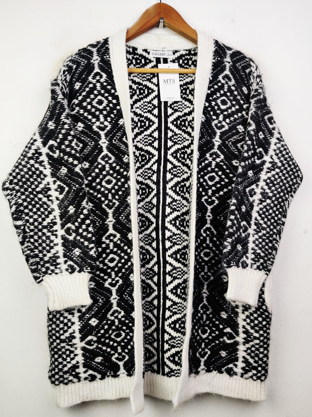 Buy online pre-used pre-loved 100% authentic & Original branded Gallery (LS-7302) available in Pakistan. Top international brands avilable.