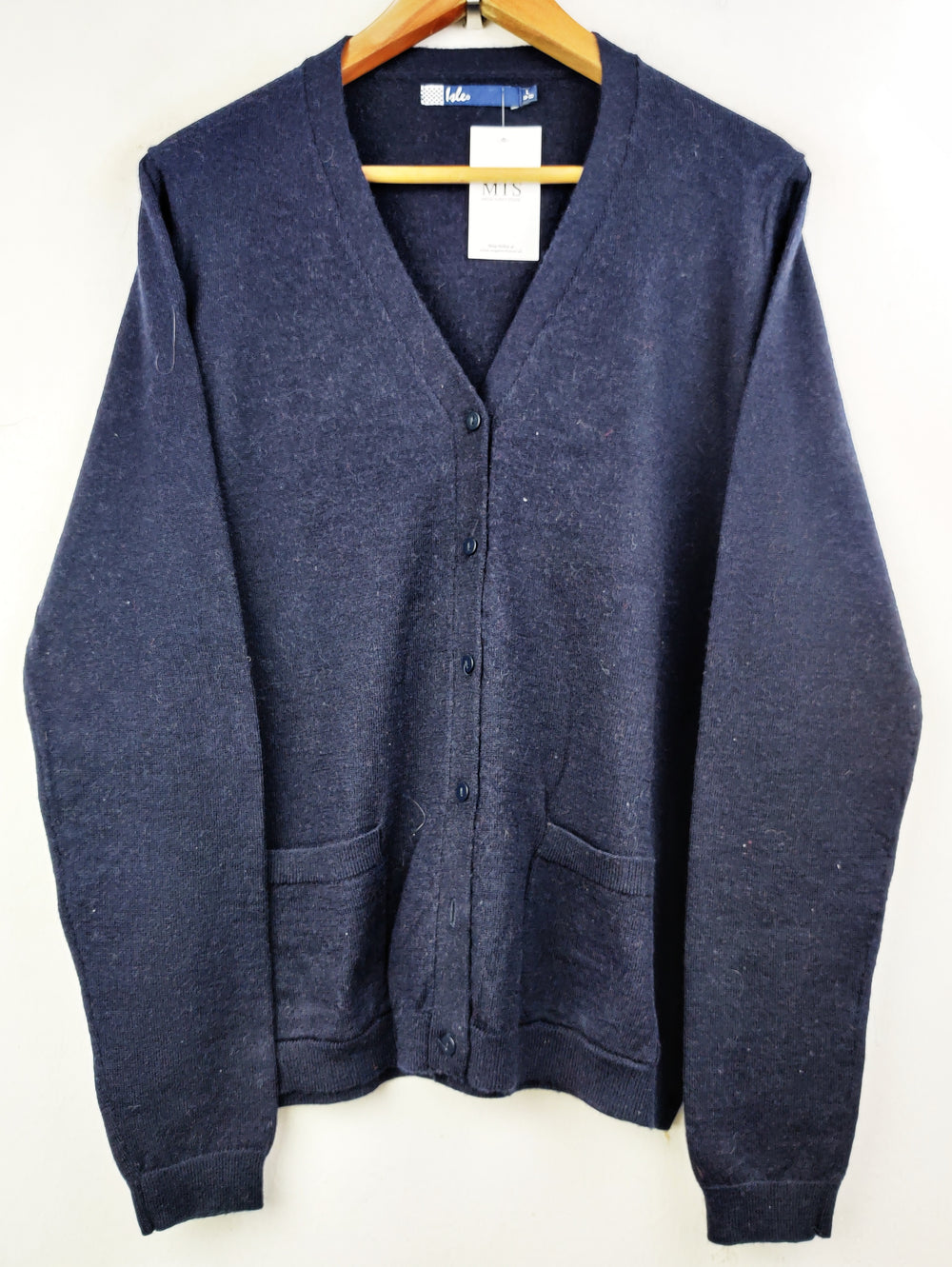 Buy online pre-used pre-loved 100% authentic & Original branded Essentials (LS-7366) available in Pakistan. Top international brands avilable.