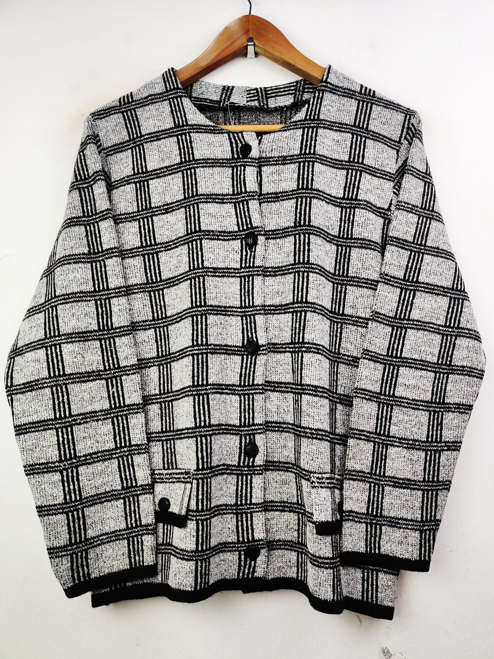 Buy online pre-used pre-loved 100% authentic & Original branded Unknown Brand (LS-7382) available in Pakistan. Top international brands avilable.