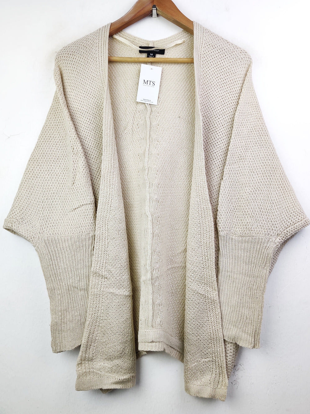 Buy online pre-used pre-loved 100% authentic & Original branded Atmosphere (LS-7420) available in Pakistan. Top international brands avilable.