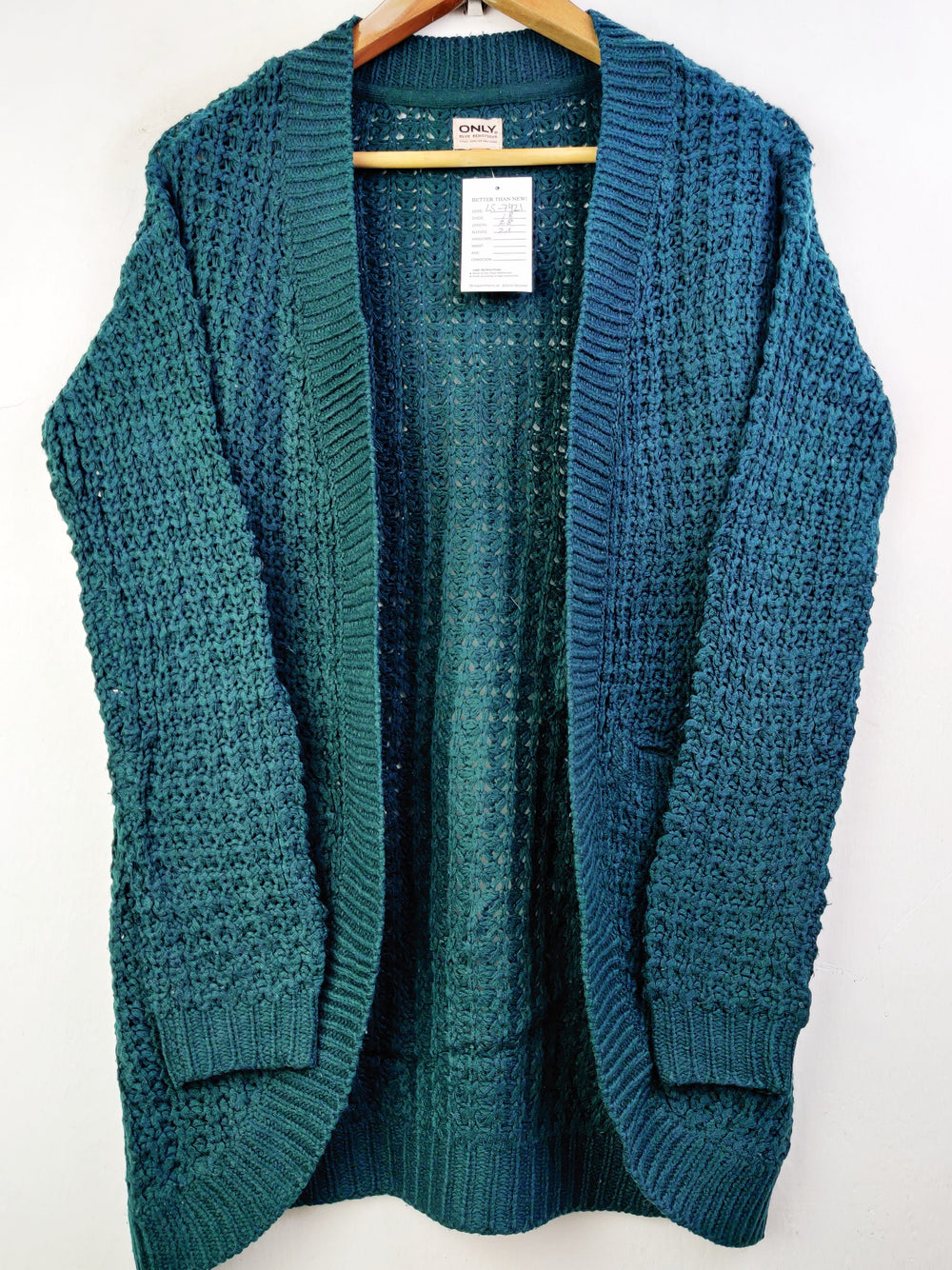 Buy online pre-used pre-loved 100% authentic & Original branded Only (LS-7421) available in Pakistan. Top international brands avilable.