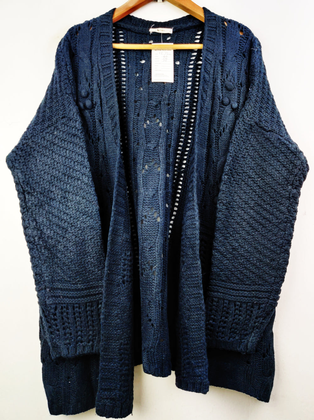 Buy online pre-used pre-loved 100% authentic & Original branded Tu (LS-7422) available in Pakistan. Top international brands avilable.