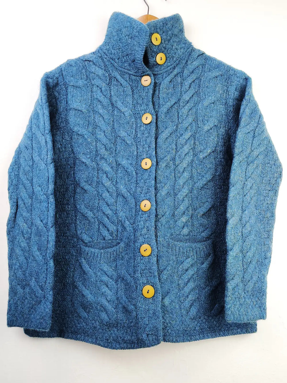 Buy online pre-used pre-loved 100% authentic & Original branded Aran (LS-7515) available in Pakistan. Top international brands avilable.