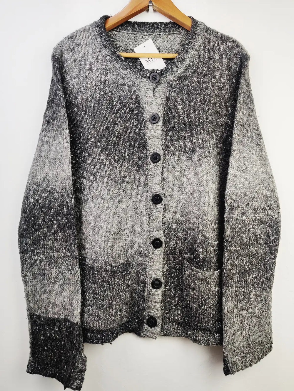 Buy online pre-used pre-loved 100% authentic & Original branded Unknown Brand (LS-7521) available in Pakistan. Top international brands avilable.