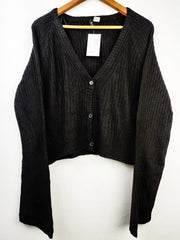 Buy online pre-used pre-loved 100% authentic & Original branded H&M (LS-7523) available in Pakistan. Top international brands avilable.