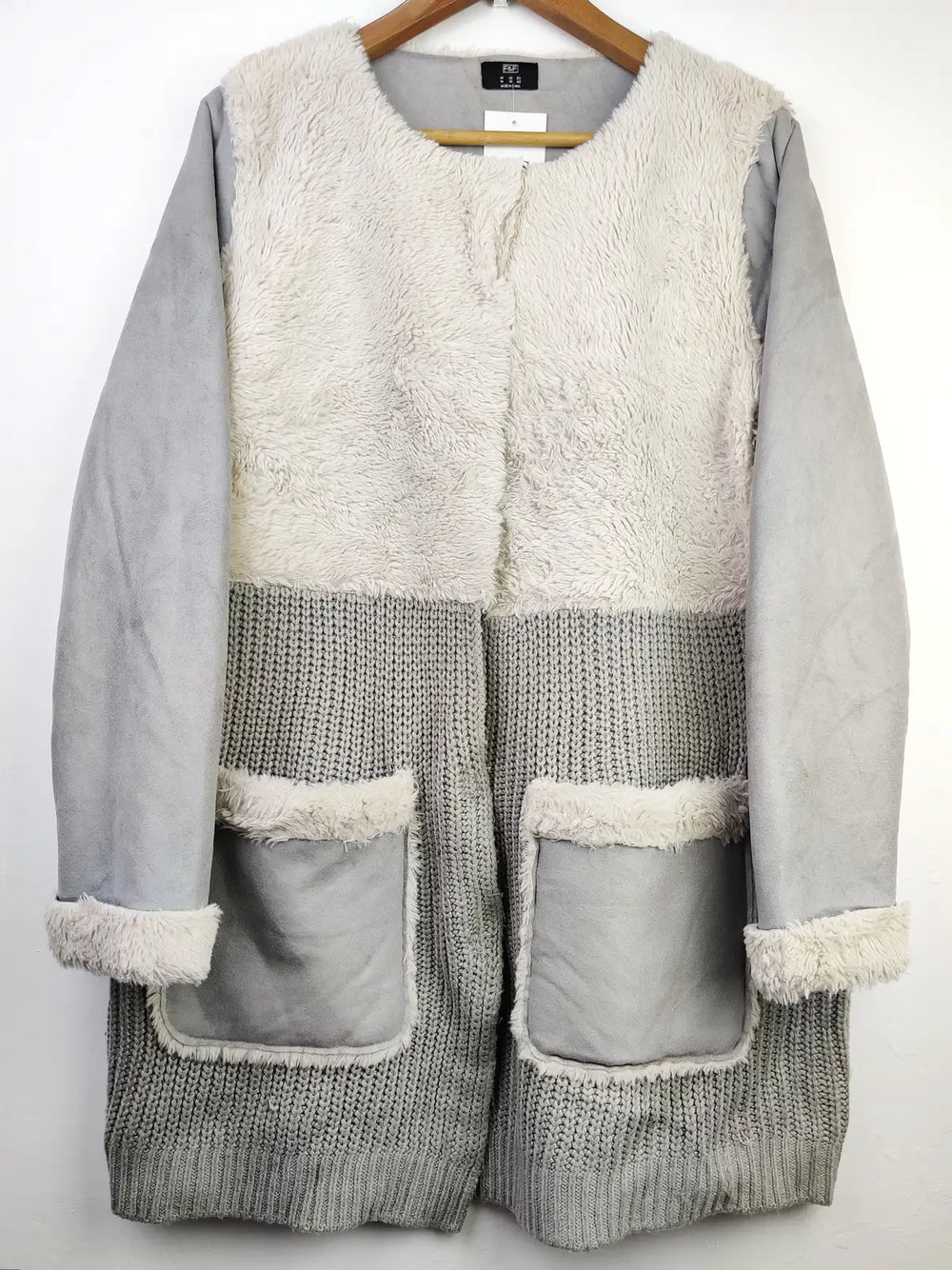 Buy online pre-used pre-loved 100% authentic & Original branded F&F (LS-7569) available in Pakistan. Top international brands avilable.