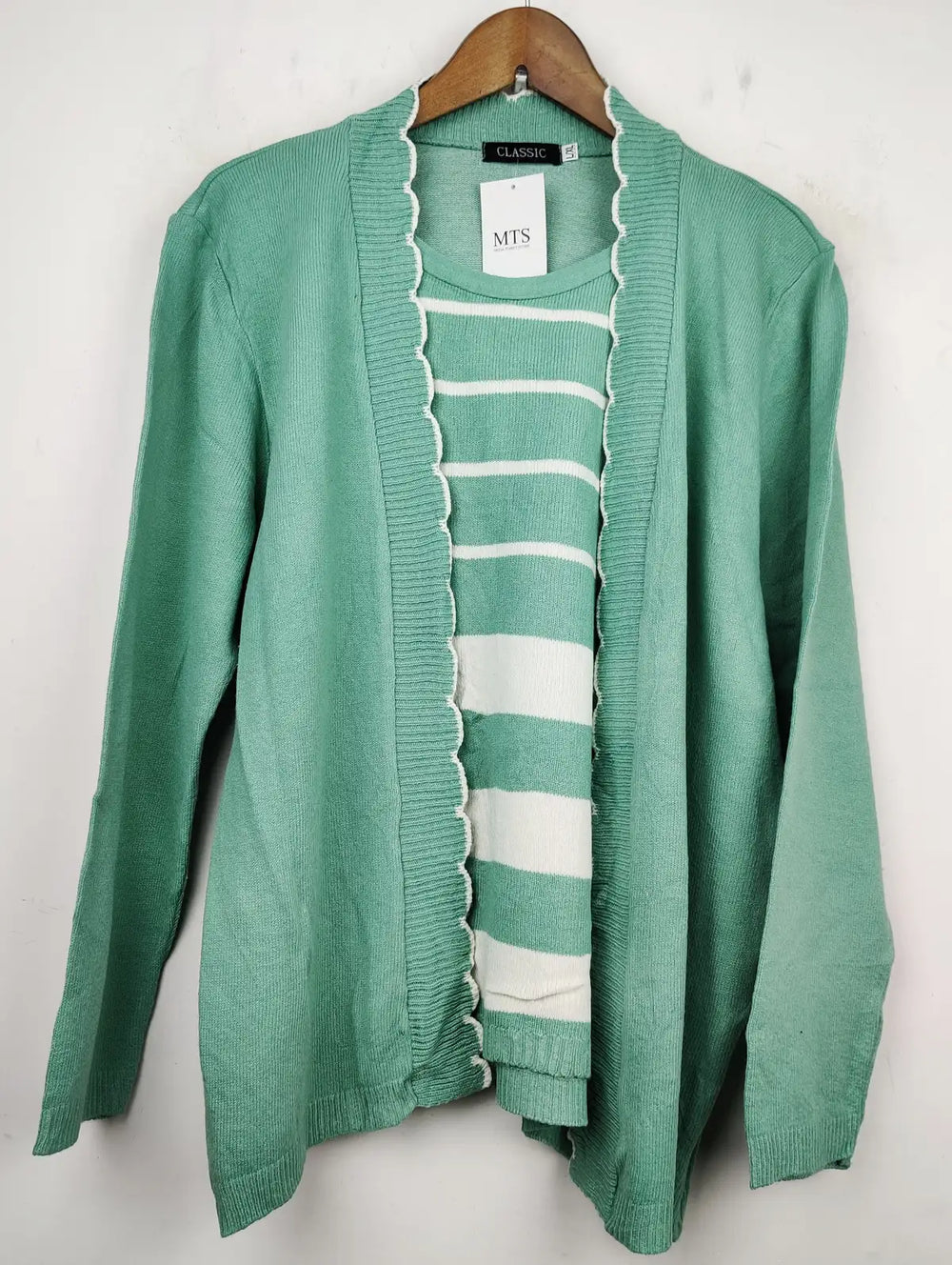 Buy online pre-used pre-loved 100% authentic & Original branded Classic (LS-7579) available in Pakistan. Top international brands avilable.