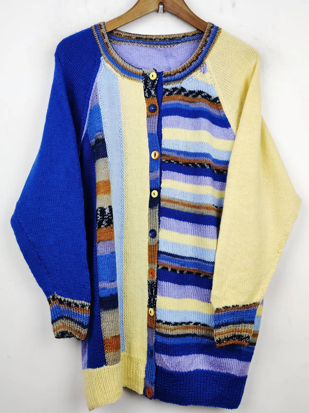 Buy online pre-used pre-loved 100% authentic & Original branded Unknown Brand (LS-7597) available in Pakistan. Top international brands avilable.