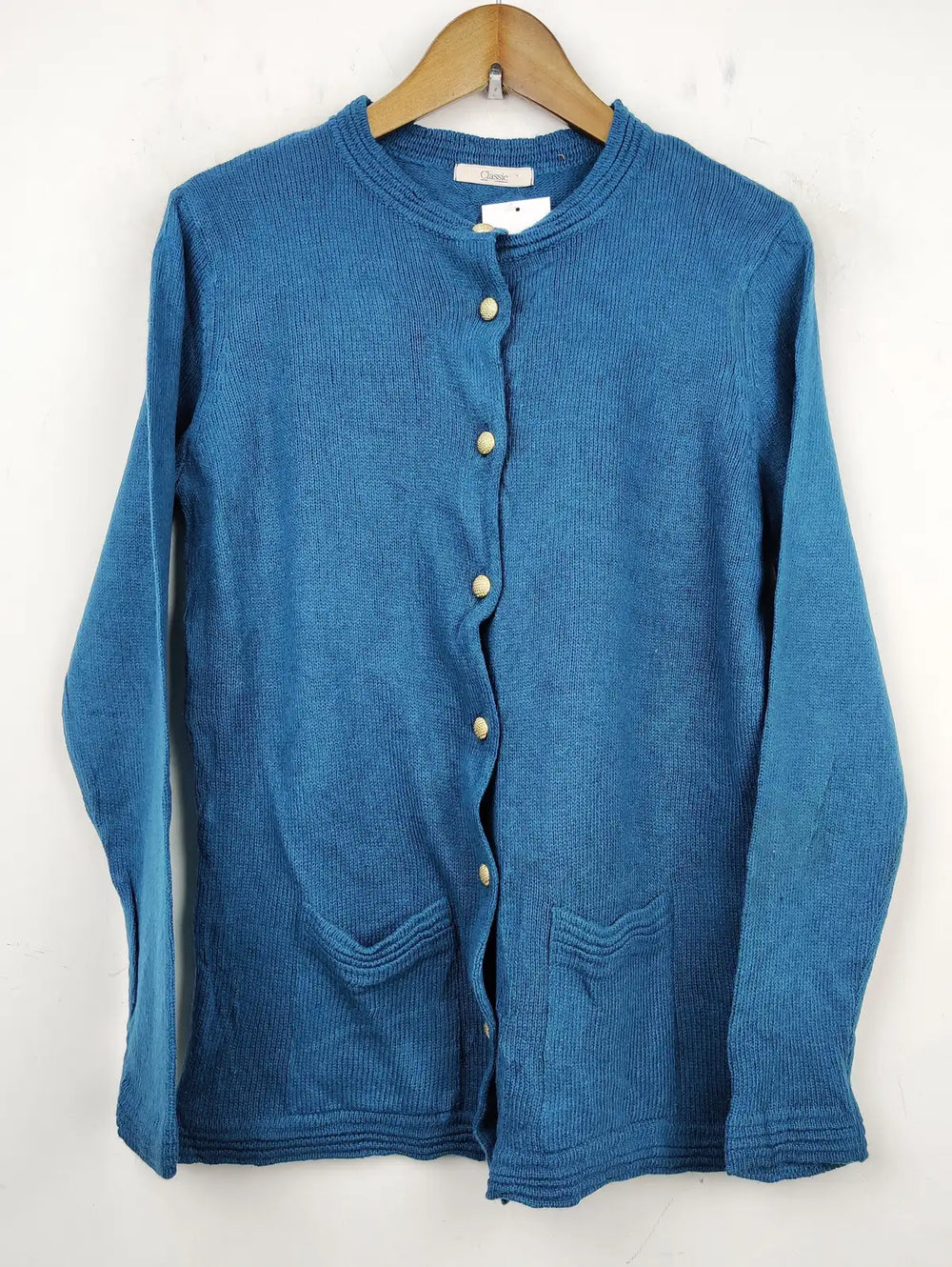 Buy online pre-used pre-loved 100% authentic & Original branded Classic (LS-7607) available in Pakistan. Top international brands avilable.