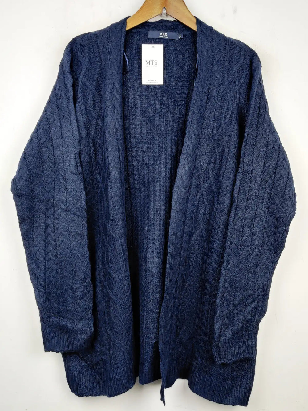 Buy online pre-used pre-loved 100% authentic & Original branded Isle (LS-7621) available in Pakistan. Top international brands avilable.