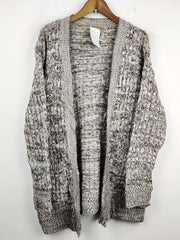 Buy online pre-used pre-loved 100% authentic & Original branded Unknown Brand (LS-7634) available in Pakistan. Top international brands avilable.