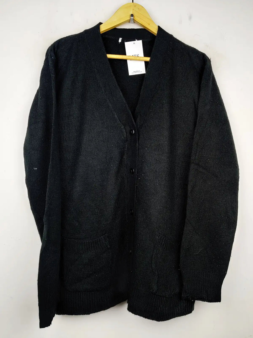 Buy online pre-used pre-loved 100% authentic & Original branded Unknown Brand (LS-7672) available in Pakistan. Top international brands avilable.
