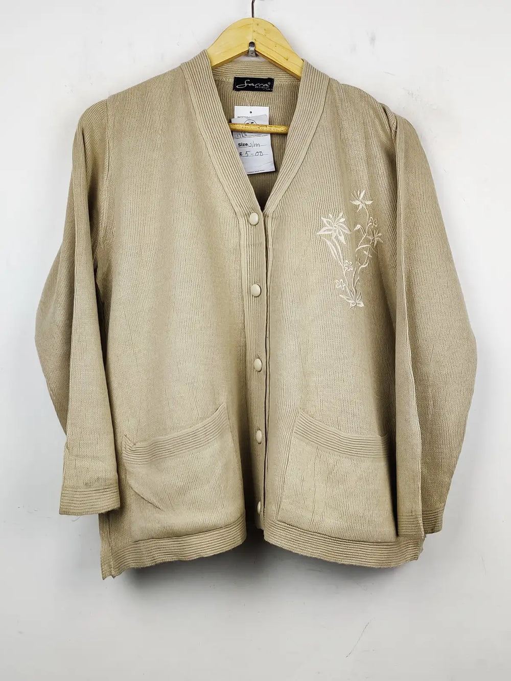 Buy online pre-used pre-loved 100% authentic & Original branded Sarra (LS-7877) available in Pakistan. Top international brands avilable.