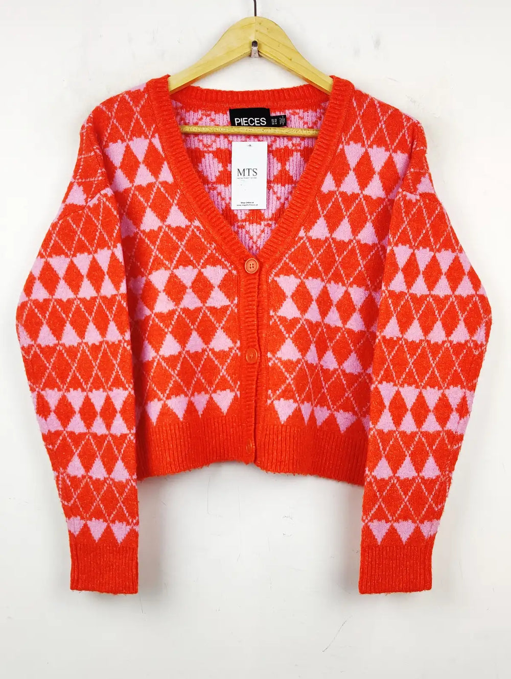 Buy online pre-used pre-loved 100% authentic & Original branded Pieces (LS-7968) available in Pakistan. Top international brands avilable.