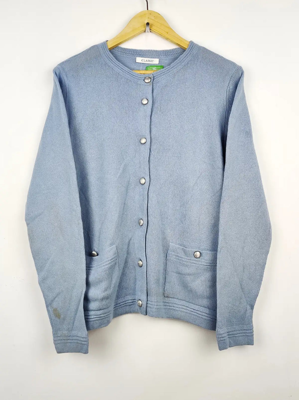 Buy online pre-used pre-loved 100% authentic & Original branded Classic (LS-8521) available in Pakistan. Top international brands avilable.