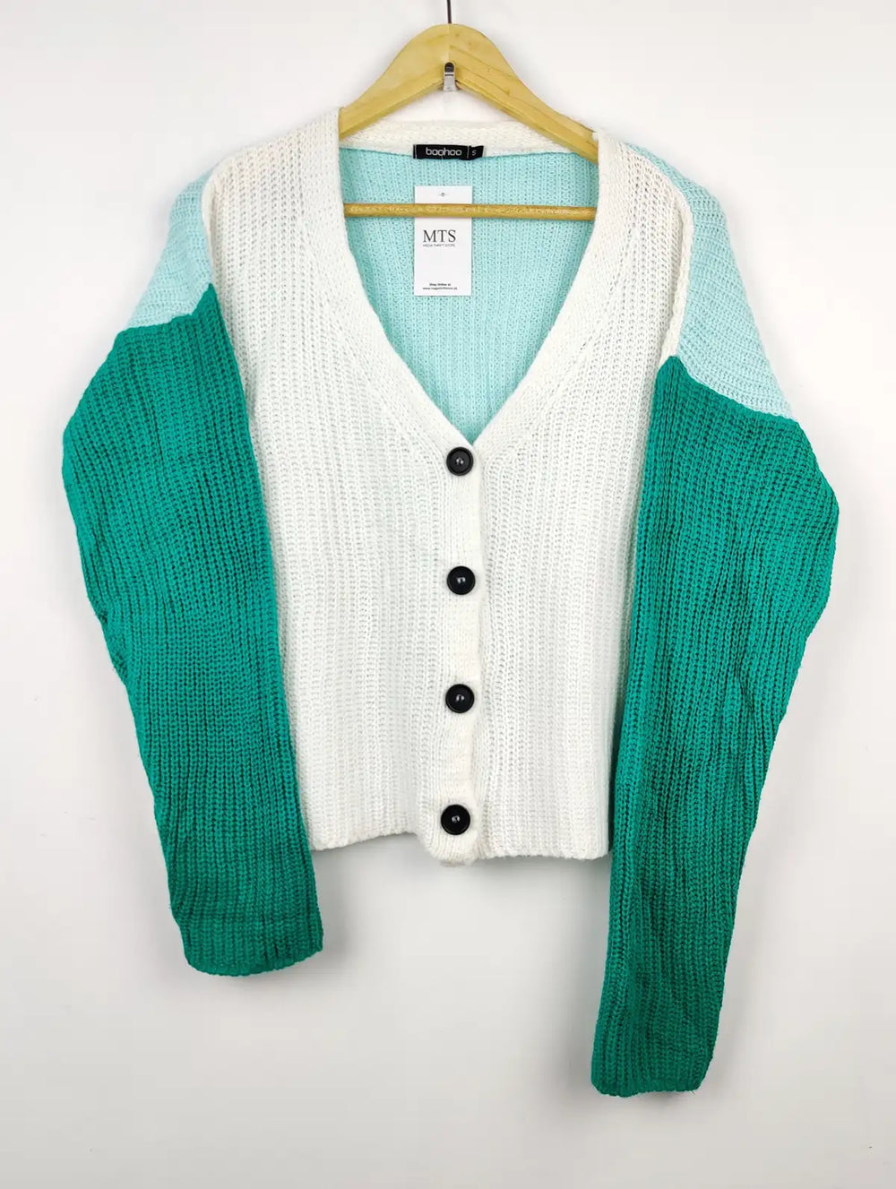 Buy online pre-used pre-loved 100% authentic & Original branded Boohoo (LS-8534) available in Pakistan. Top international brands avilable.